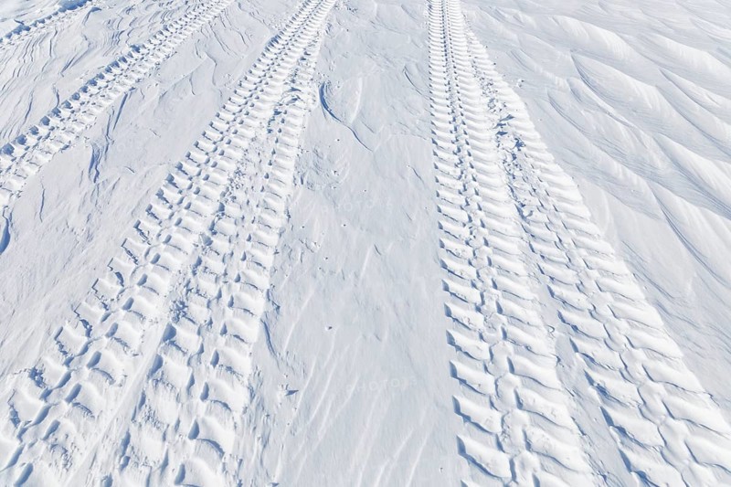 Winter, tire prints in the snow, Saint Lawrence River, Province of Quebec, Canada, North America