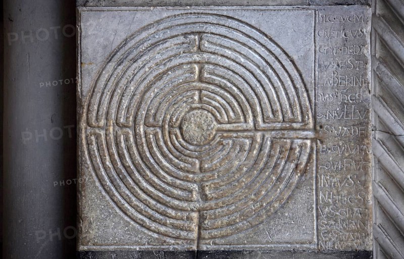 Lucca, cathedral, relief of a maze on the southern pillar of the porch