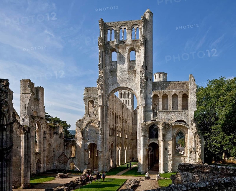 Begun in 1040, destroyed from 1562, view from the east with a view into the nave, remains of the crossing tower and transept in front, chapter house on the left, St., Sankt, Saint