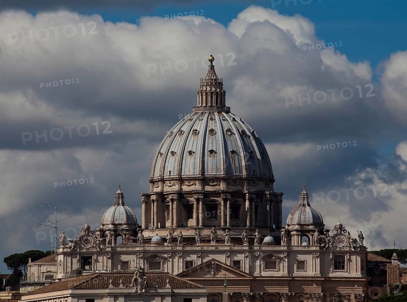 Dome from the east, Saint, Saint