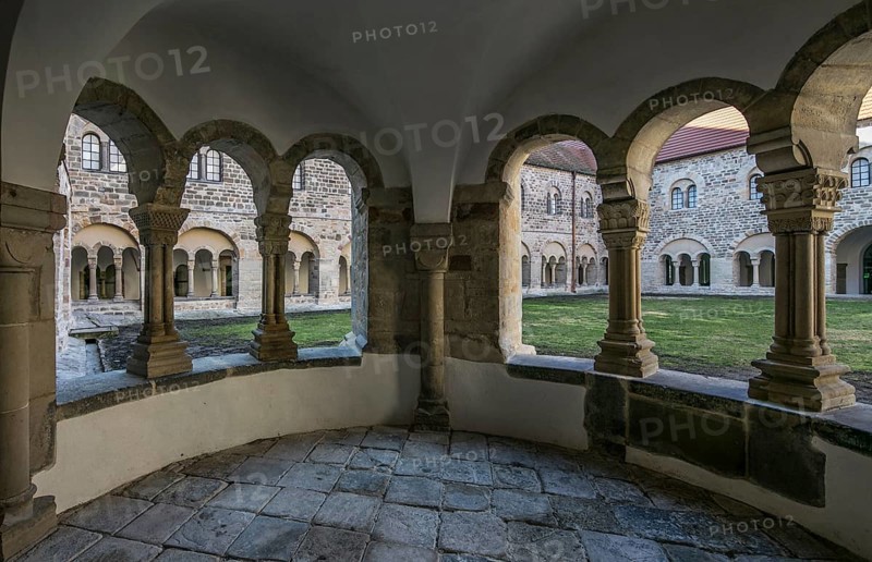 Magdeburg Kloster Unser Lieben Frauen 3622 Well house interior left south right west (centre) triforium window