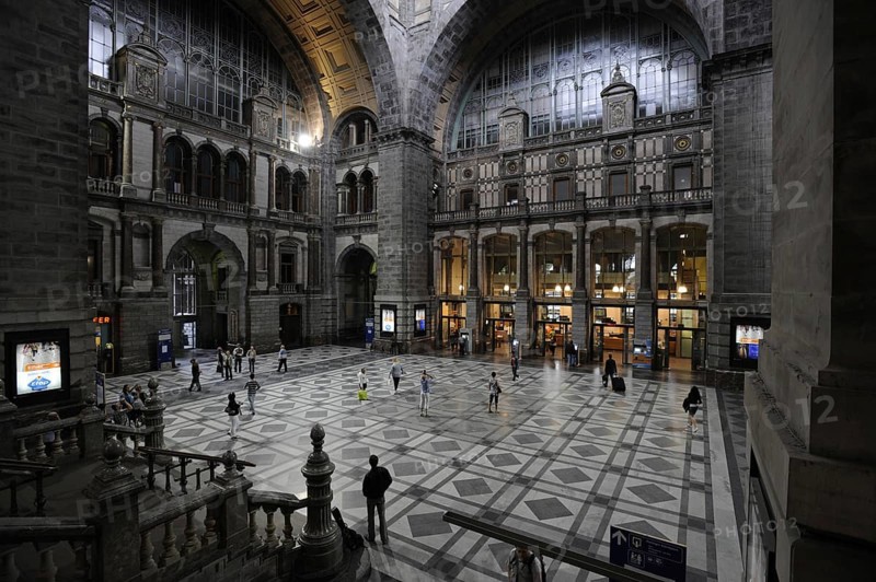 Antwerp, Central Station, (Antwerpen-Centraal, Antwerpen-Centraal, Anvers-Central), hall, built 1899 -1905 according to a design by the engineer Clement Van Bogärt