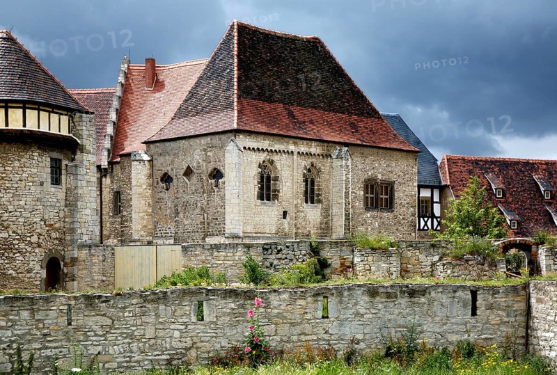 Double chapel, centre column, Saint, Saint