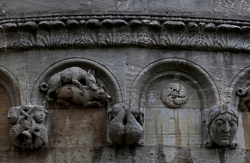 Main apse, hunting frieze, southern third, hound beats boar, St., St., Saint