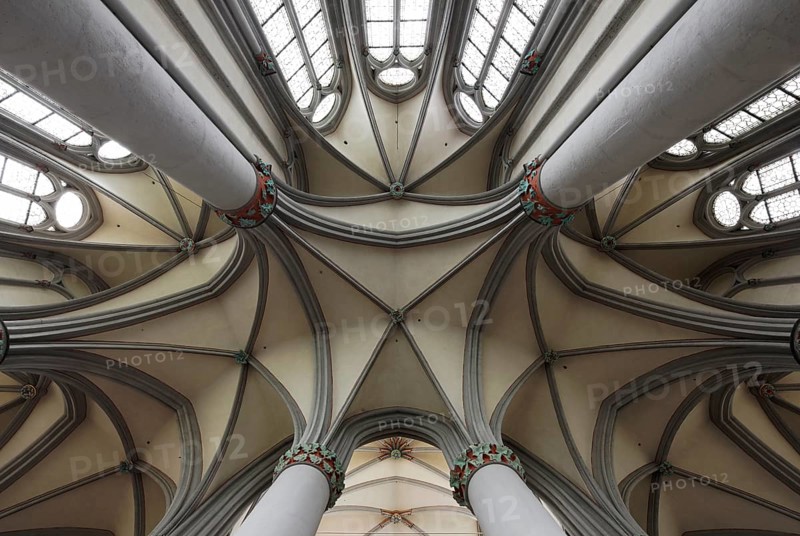 Choir aisle, view into the vault with chapel wreath, St., Sankt, Saint