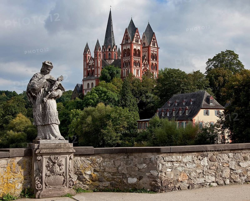 Limburg an der Lahn, Cathedral, view from northwest from the old Lahn bridge left baroque Nepomuk sculpture, St., Sankt, Saint