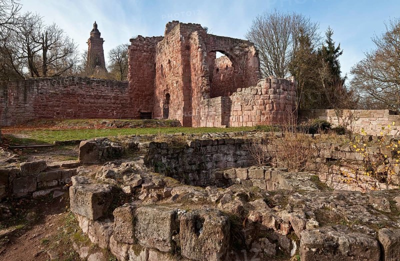 Kyffhäuser Unterburg 78540 Ruins of the 12th century castle chapel from the south-east Function of the round building in the foreground unclear left Kaiser Wilhelm monument