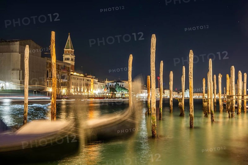 Venetian gondolas, boat dock at the customs office on the Grand Canal, Gondola Traghetto Dogana, Campanile behind, long exposure, night shot, Venice, Veneto, Italy, Europe