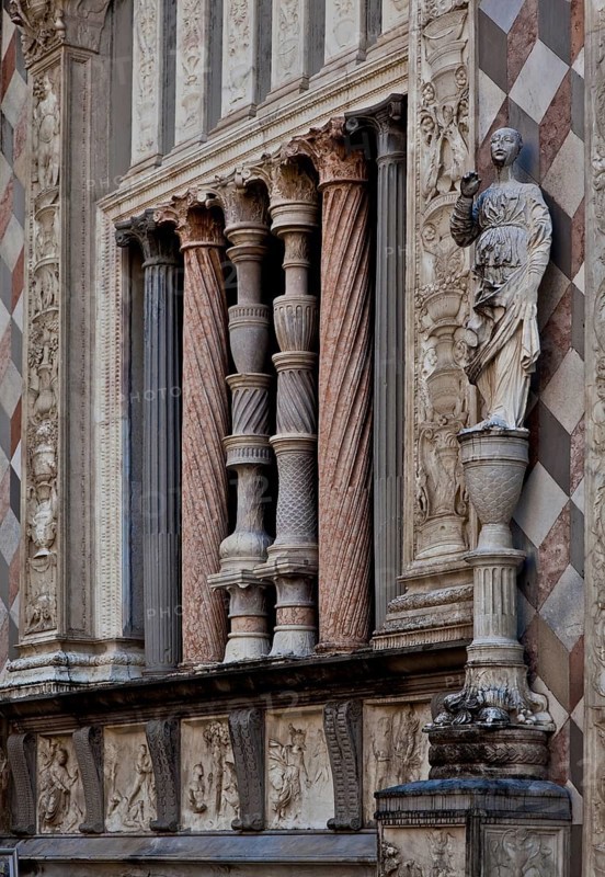 Italy Bergamo 89547 Colleoni Chapel built from 1472 to early 16th century Facade Windows on ground floor with marble columns in different designs