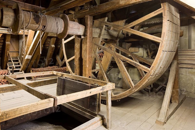 The devil's wheel in the attic, Medieval pedal wheel to drive a crane, Winch, St., Saint, Saint