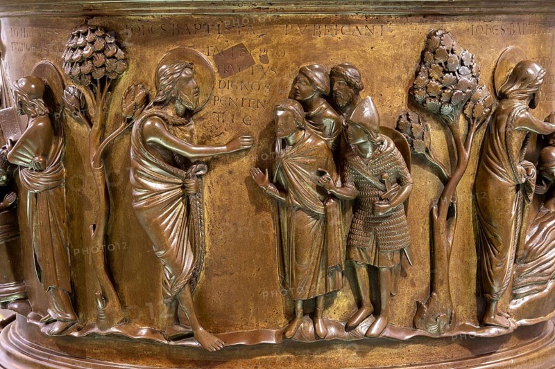 Liège, Liege, St Barthélemy (Sint-Bartolomeüskerk, Sankt Bartholomäus), baptismal font by Reiner von Huy, bronze, ca. 1107-1125