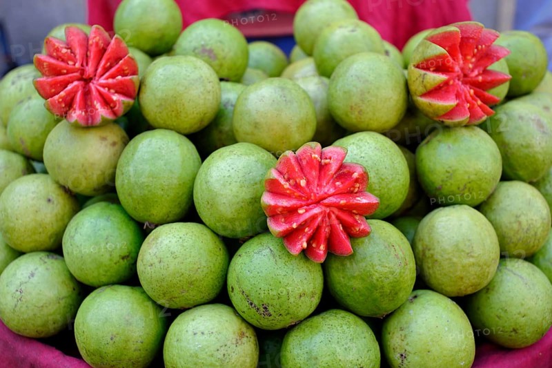 Red guava, Bhavnagar market, Gujarat, India, Asia