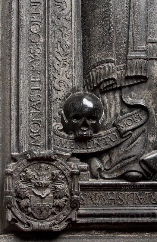 Epitaph in the southern side choir, black limestone (bluestone), Abbot Johannes von Gertzen (died 1620), Memento Mori, St., Sankt, Saint