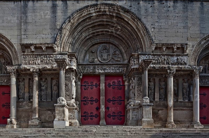 Frankr St-Gilles-du-Gard Abbey Church 60043 West façade with the Romanesque portal dating from around 1150, central section