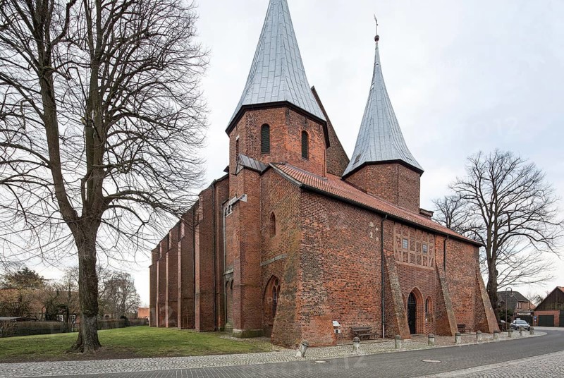 Bardowick near Lüneburg Former collegiate church also known as DOM 93464 West building with second tower and intermediate hall around 1220-30 View from west-northwest