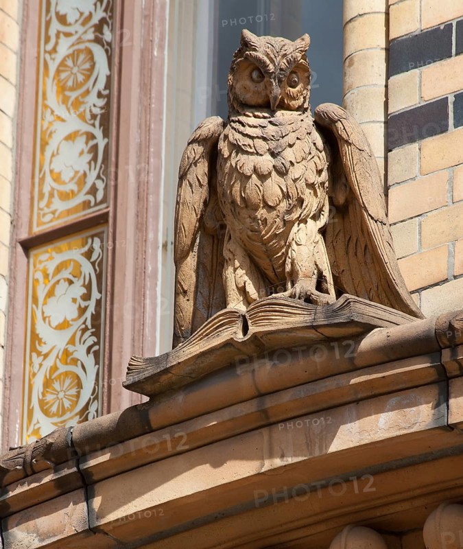Halle S University and State Library 93803 Magazine building built 1878-80 by Ludwig von Tiedemann Owl above the main portal