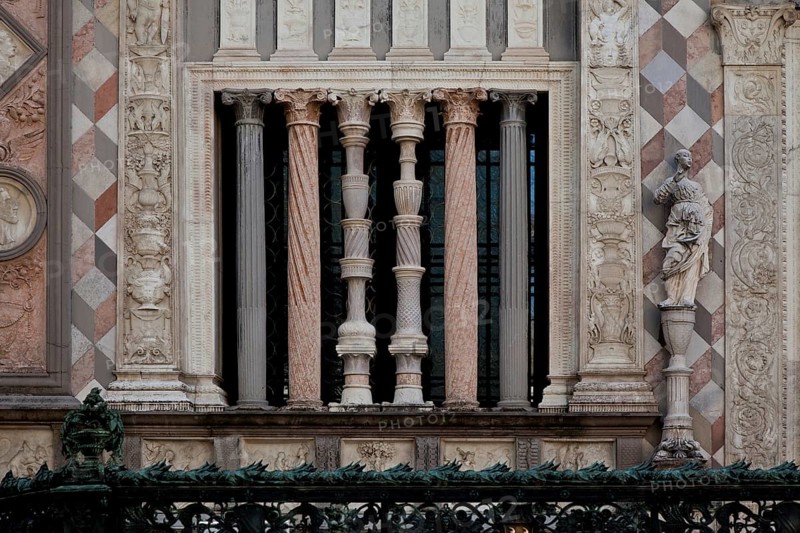 Italy Bergamo 89423 Colleoni Chapel built from 1472 to early 16th century Facade Ground floor windows with marble columns in different designs