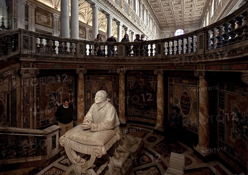 Confessio with sculpture of Pope Pius IX, St., Saint, Saint