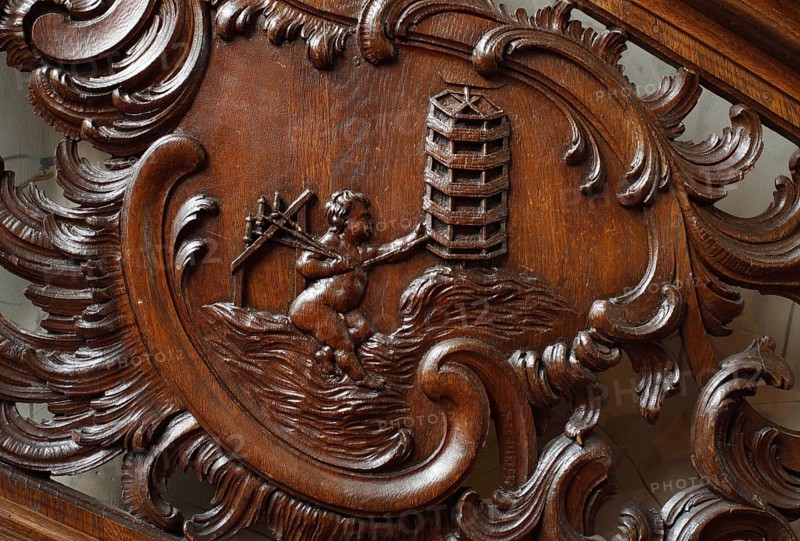 Residential building Zum goldenen Helm, cantilevered oak staircase, balustrade with cartouches. Depictions of putti at the clothmaker's: The warp shearing