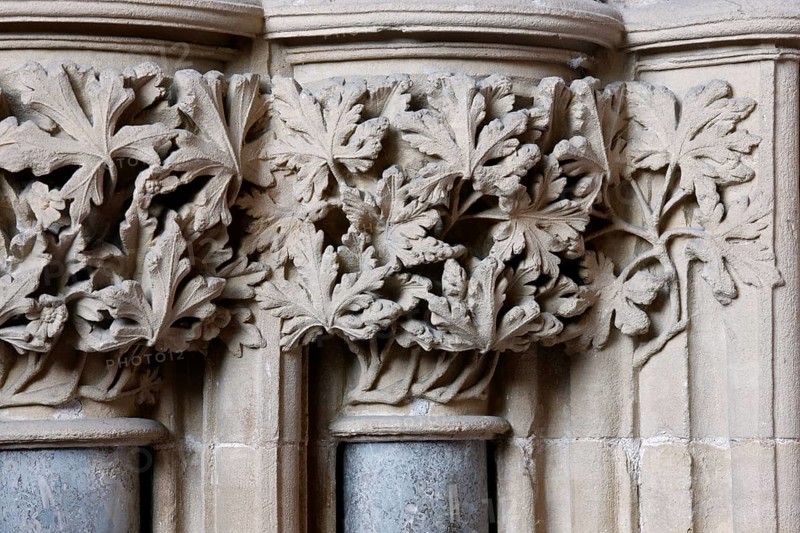 Portal to the chapter house, capitals with leaf decorations, St., Sankt, Saint