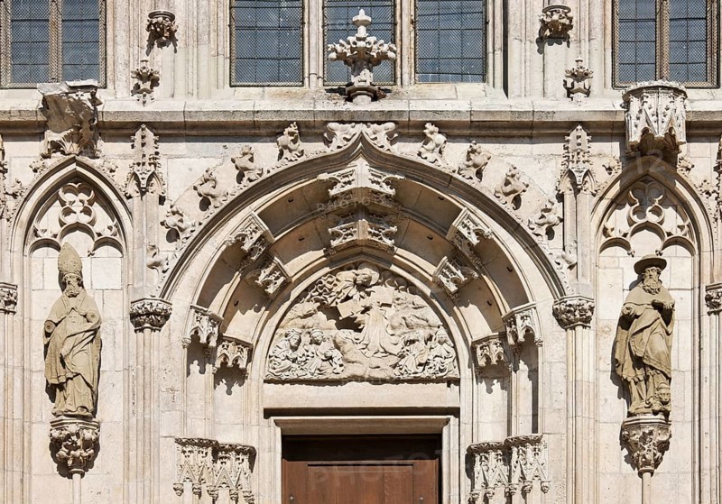 Northern west portal, tympanum, God hands over the tablets of the law to Moses, St., Saint, Saint