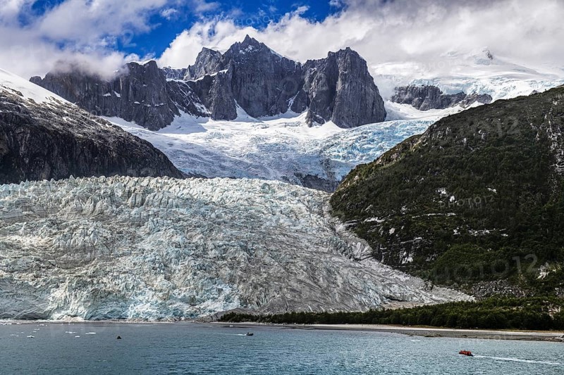 Zodiac excursion around the Pia Glacier, Cordillera Darwin, north-east foothills of the Beagle Channel, Tierra del Fuego, Tierra del Fuego, Patagonia, Chile, South America
