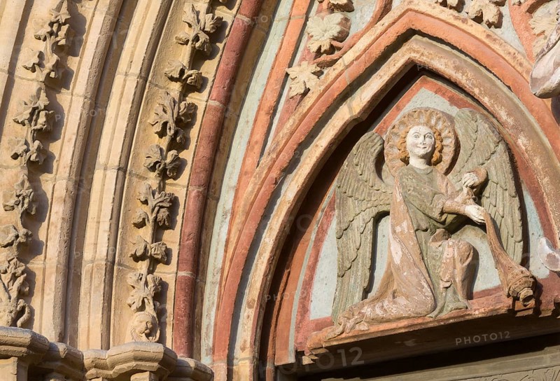 West portal, tympanum with angel, St., Sankt, Saint