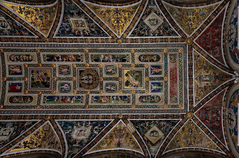 Siena, Duomo Santa Maria, Libreria Piccolomini, library with frescoes by Pinturiccio, ceiling painting