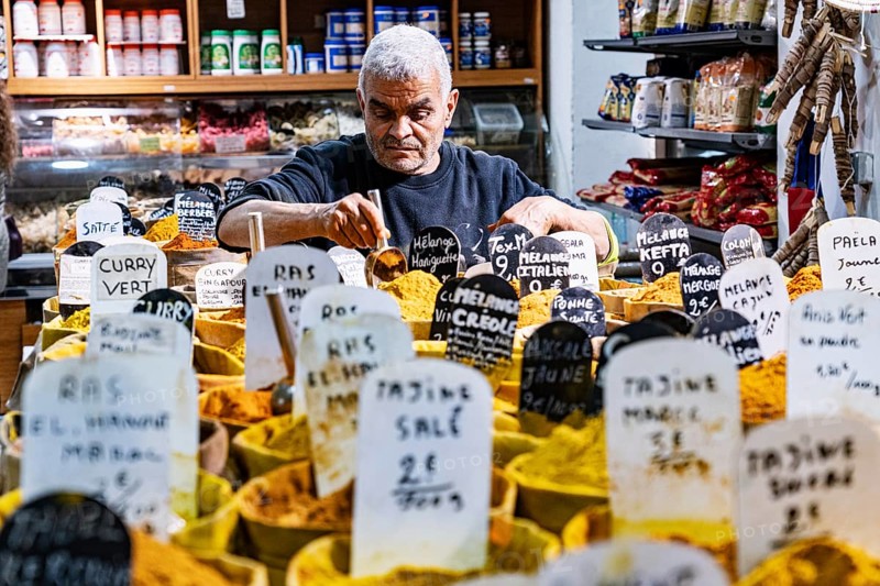 Seller, spices, shop, oriental spice trade in Noailles, Marseille, France, Europe
