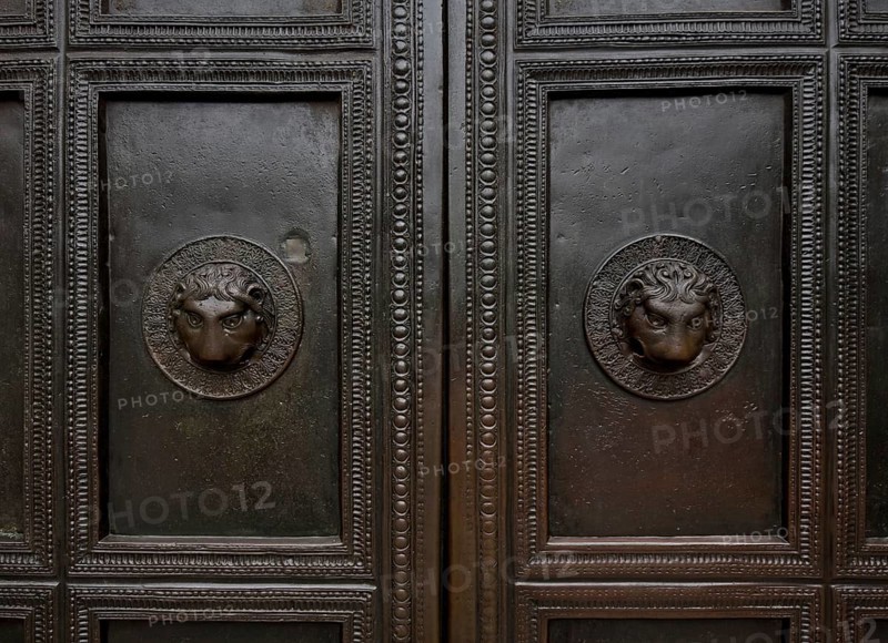 Aachen Cathedral Carolingian bronze door late 8th century Height 3.95 m Main entrance from the west Cut-out with riveted lion heads, St., Sankt, Saint