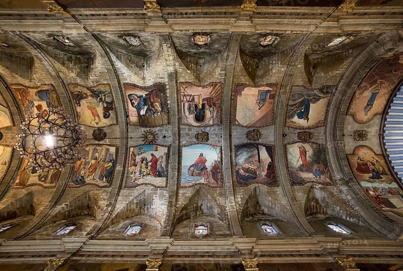 Majorca, Pollenca, Esglesia Nostra Senyora dels Angels, barrel vault, ceiling paintings by Eugen Mosgraber, Atilio Boveri and Joaquin Tudela (20th century), Baroque altar from 1754