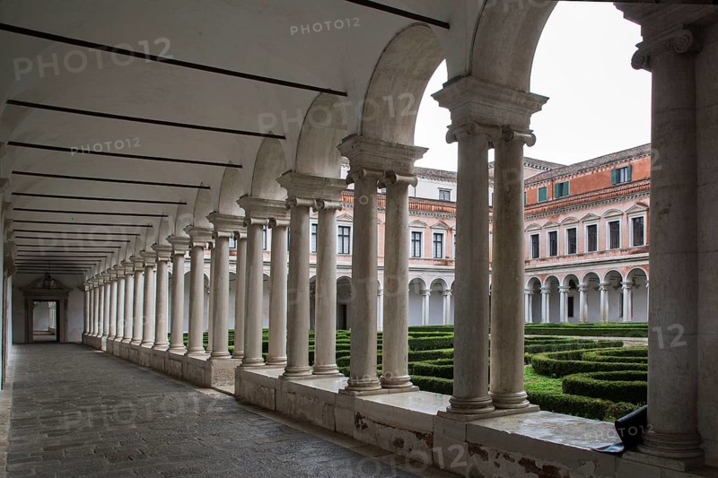 Venice, Church of San Giorgio Maggiore, western cloister from the 16th century with Ionic double columns, St., Sankt, Saint
