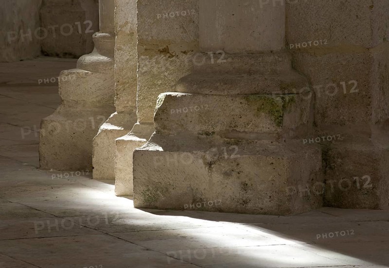 Pillar base in the nave, St., Sankt, Saint