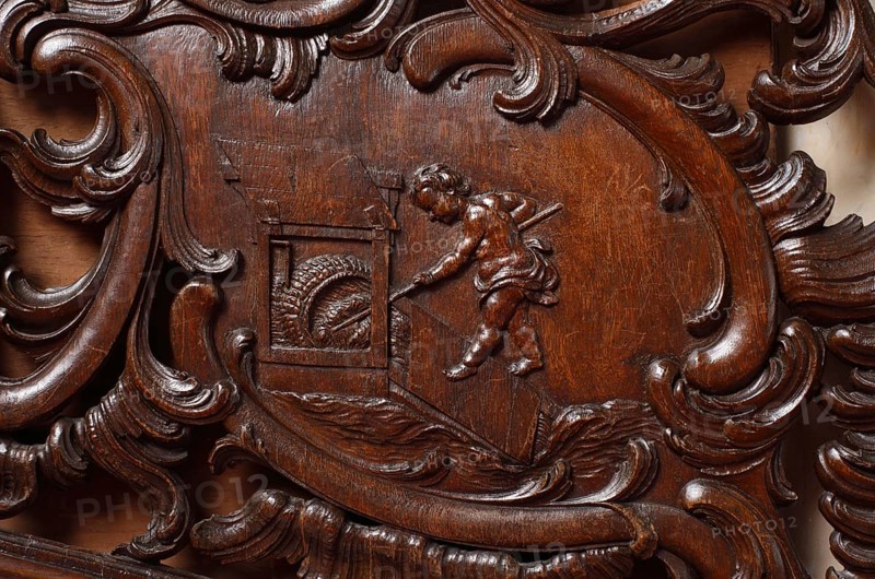 Residential house Zum goldenen Helm, cantilevered oak staircase, balustrade with picture cartouches. Depictions of putti at the cloth maker's: The rinsing of the wool