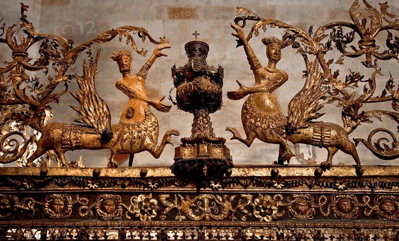 Enclosure of a tomb, detail with mythical creature, St., Sankt, Saint