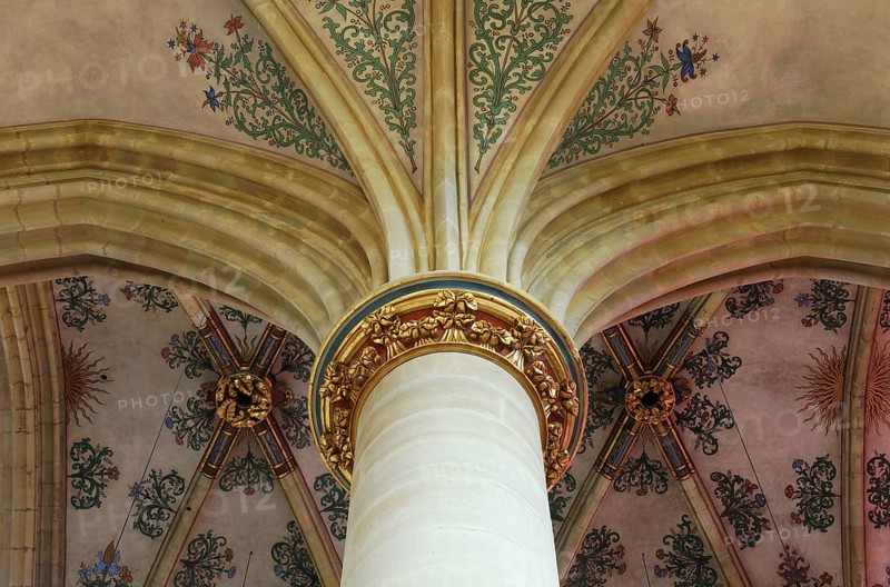 Round pillar with capital and vault, St., Sankt, Saint