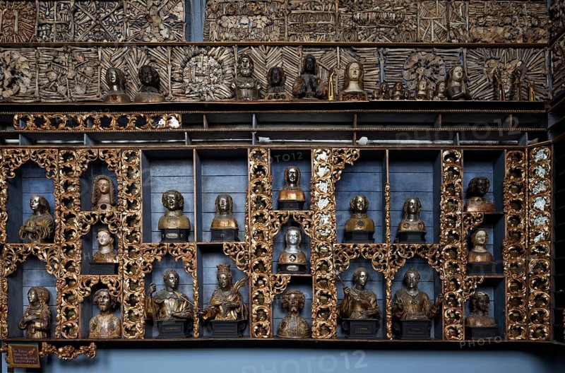 Golden chamber with reliquaries after restoration with historic colour scheme (blue), north wall, St., Sankt, Saint