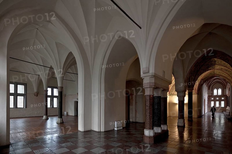 Grand Master's Palace, low hallway behind the summer hall