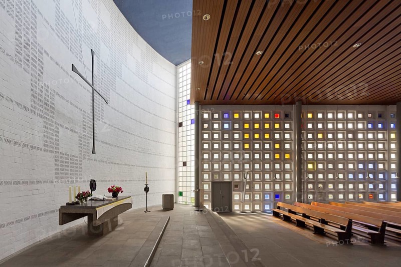 1960-1962 built according to plans by the Karlsruhe architect Werner Dierschke, view to the altar, St., Sankt, Saint