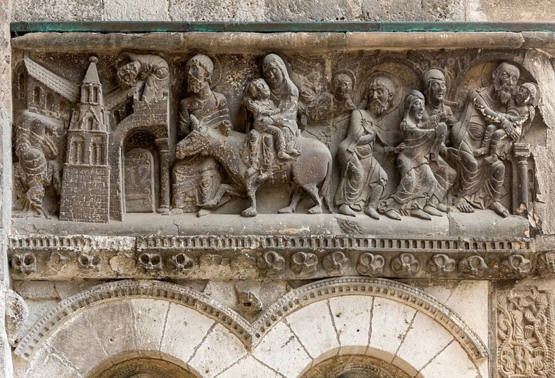 Moissac, Saint-Pierre Abbey, portal of the abbey church, right vestment relief: the city of Sotine and the fall of the idols, flight to Egypt and depiction in the temple