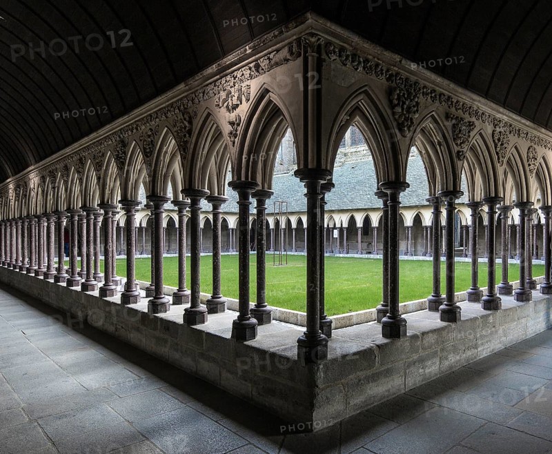 Mont-Saint-Michel, monastery hill, early Gothic cloister 1225-1228, south-west corner inside, St., Sankt, Saint