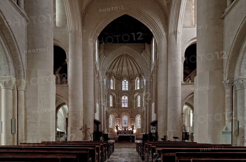 Cerisy-la-Forêt, Normandy, abbey church Interior facing east with a three-zone wall structure, 14th century star vault in the apse and subsequently reinforced crossing pillars