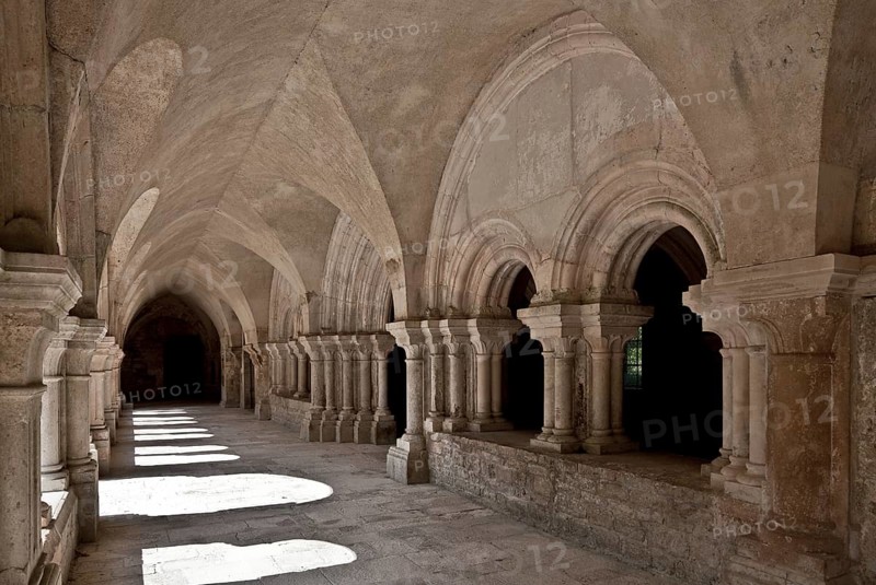 Fontenay former Cistercian monastery Cloister, chapter house Window and portal to the cloister, St., Saint, Saint