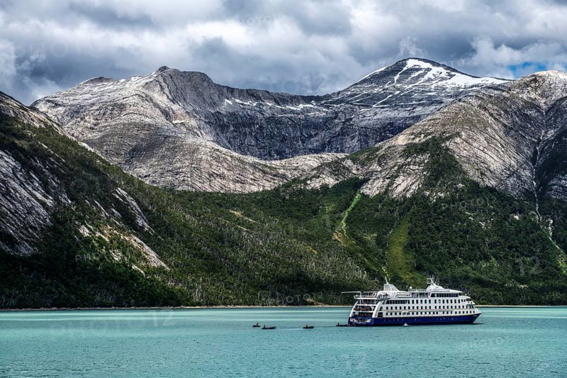 Excursion by Zodiac from the cruise ship Ventus Australis to the Pia Glacier, Cordillera Darwin, north-east foothills of the Beagle Channel, Tierra del Fuego, Tierra del Fuego, Patagonia, Chile, South America