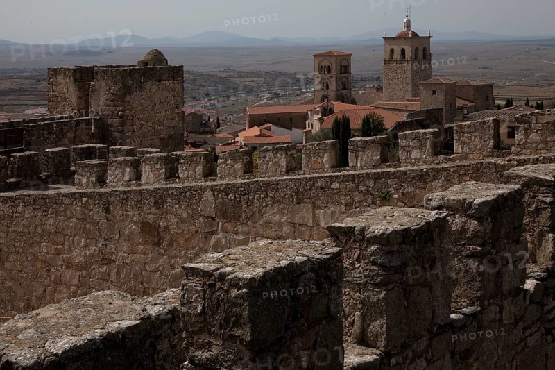 View to the towers of the upper town in the centre Tower of Santa María la Mayor