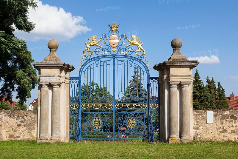 Paris Tor Tor with Alvensleben coat of arms in the baroque garden of Hundisburg, Haldensleben, Saxony-Anhalt, Germany, Europe