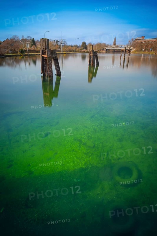 View of the bottom of the Stichkanal at the Linden harbour lock, mooring facilities, long exposure, waterway, Limmer, Hanover, Lower Saxony, Germany, Europe