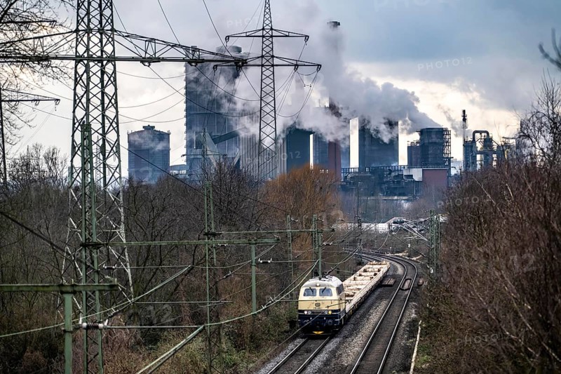 Prosper coking plant, operated by the ArcelorMittal steel group, 146 coke ovens with a daily output of 5500 tonnes of coke, railway line for freight traffic, freight train, Bottrop, North Rhine-Westphalia, Germany, Europe