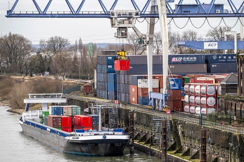 Container terminal in the Rhine port of Krefeld, inland port, 4th largest public port in North Rhine-Westphalia, trimodal handling of goods, goods, containers, general cargo, North Rhine-Westphalia, Germany, Europe