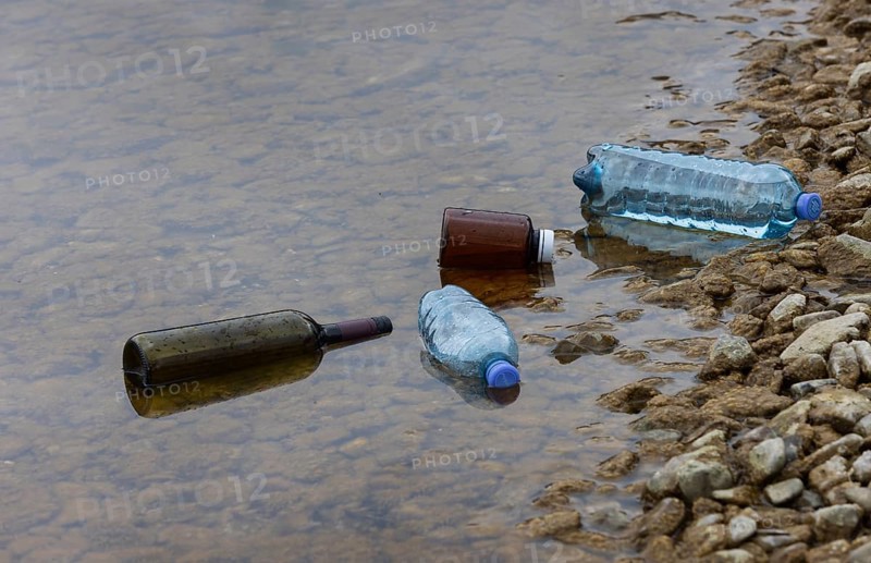 Environmental pollution, Household waste washed up on the lake shore, Plastic and glass bottles, Austria, Europe